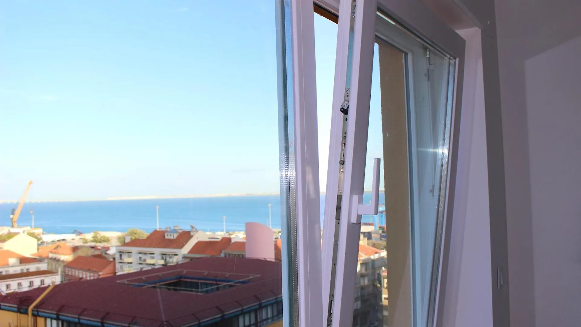 Modern Homestay With River Views, Sunrise & Friendly Cats リスボン